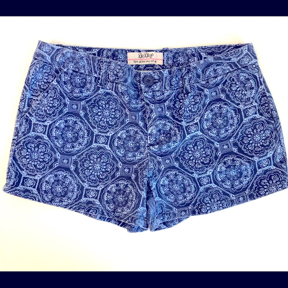 BeBop Navy Medallion Print Short Shorts, Jr Sz 9